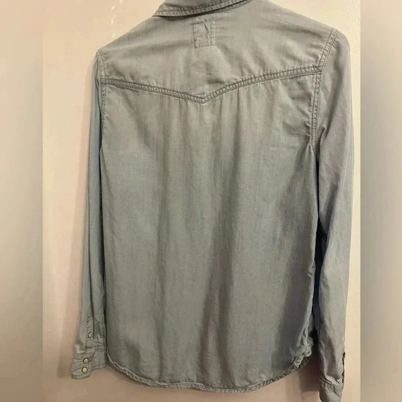 American Eagle Outfitters Pearl Snap denim Long Sleeve Button Down Shirt M EUC - Picture 3 of 4